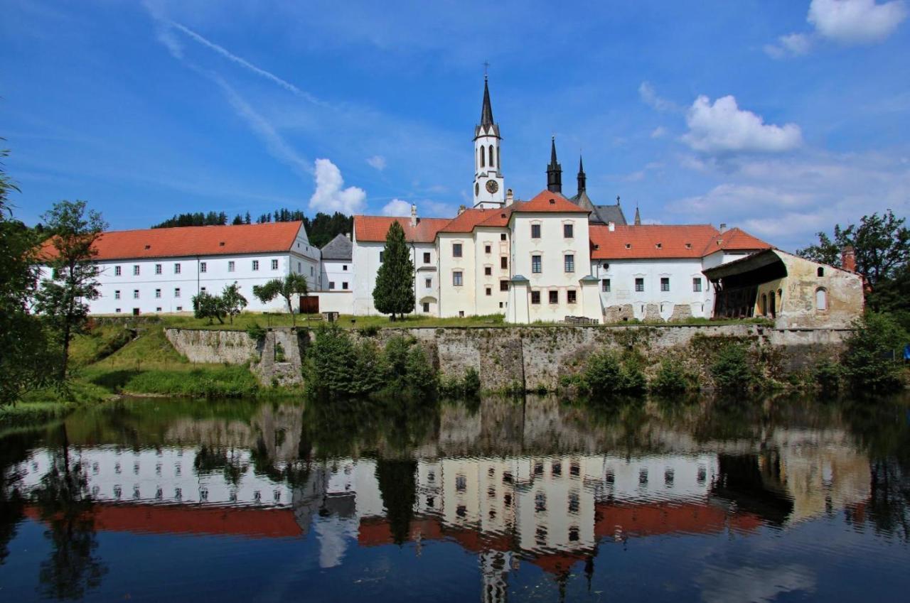 Dum U Reky Lejlighed Vyšší Brod Eksteriør billede